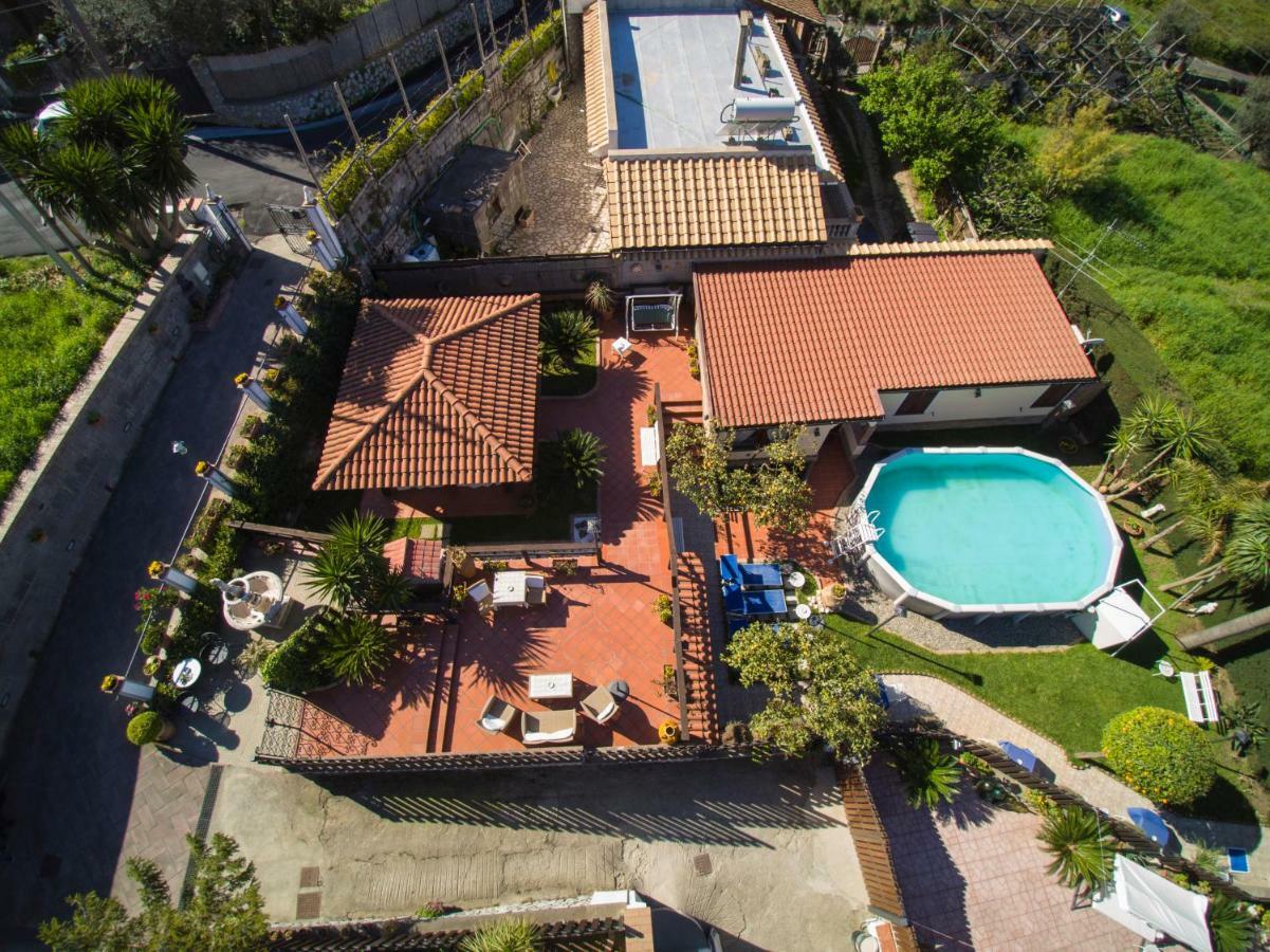 הוילה מסה לוברנסה The Garden On Capri מראה חיצוני תמונה
